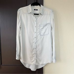 Urban Outfitters - BDG Chambray Buttondown